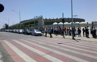 Torcedores formaram fila desde a manh desta segunda no Mineiro