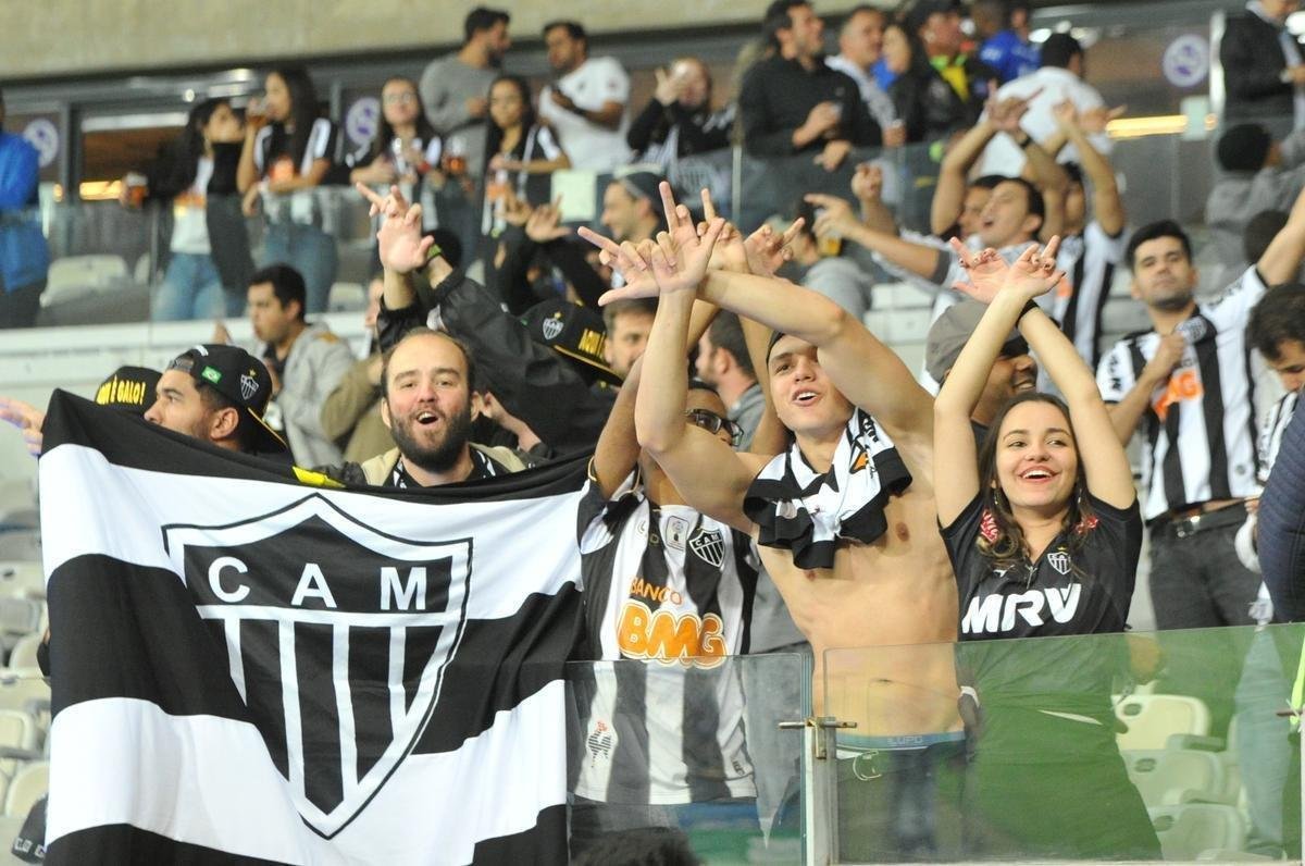 Torcedores do Atltico lotam as arquibancadas do Mineiro para acompanhar a partida vlida pelas quartas de final da Copa do Brasil