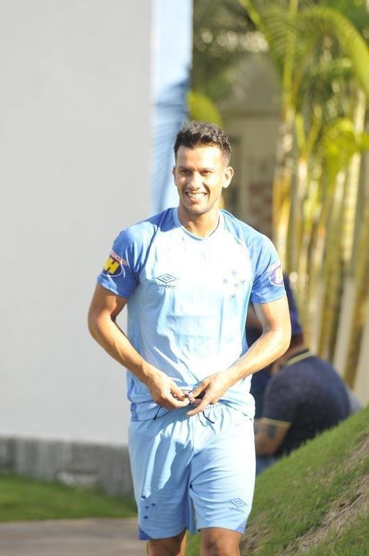 Treino do Cruzeiro nesta segunda marcou o batismo do colombiano Luis Orejuela, reforo para 2019