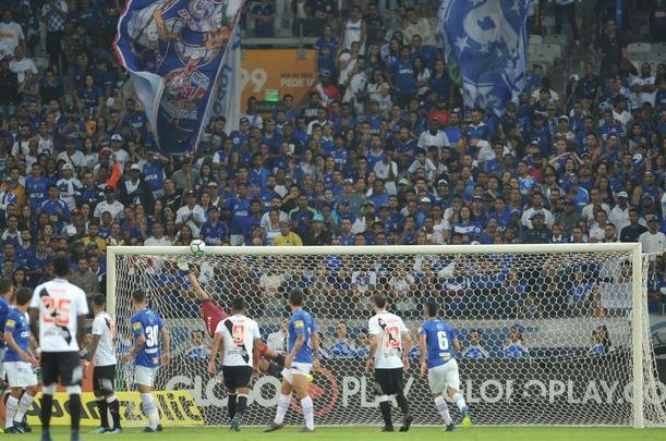 Fotos do primeiro tempo de Cruzeiro x Vasco, no Mineiro, pela 10 rodada do Campeonato Brasileiro