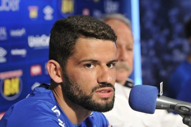 Cruzeiro apresentou o volante Jadson e o lateral-direito Luis Orejuela, primeiros reforos para a temporada