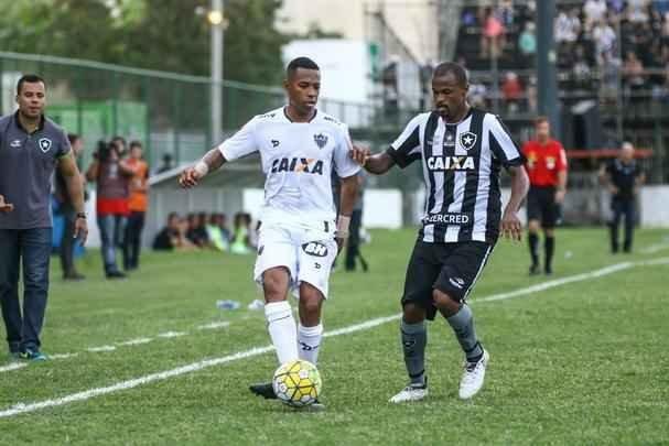 Atltico  derrotado pelo Botafogo, pela 31 rodada do Brasileiro, e fica mais distante do ttulo
