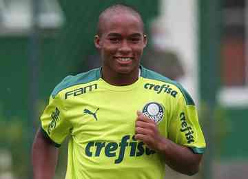 Atacante de 15 anos é o grande destaque da equipe paulista na Copa São Paulo e já treina com o time principal