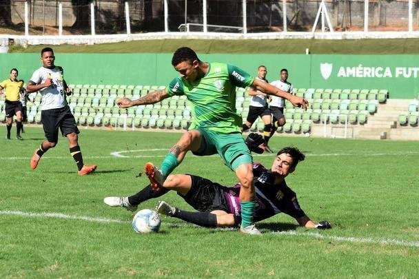Imagens do jogo-treino do Amrica contra o Inter de Minas