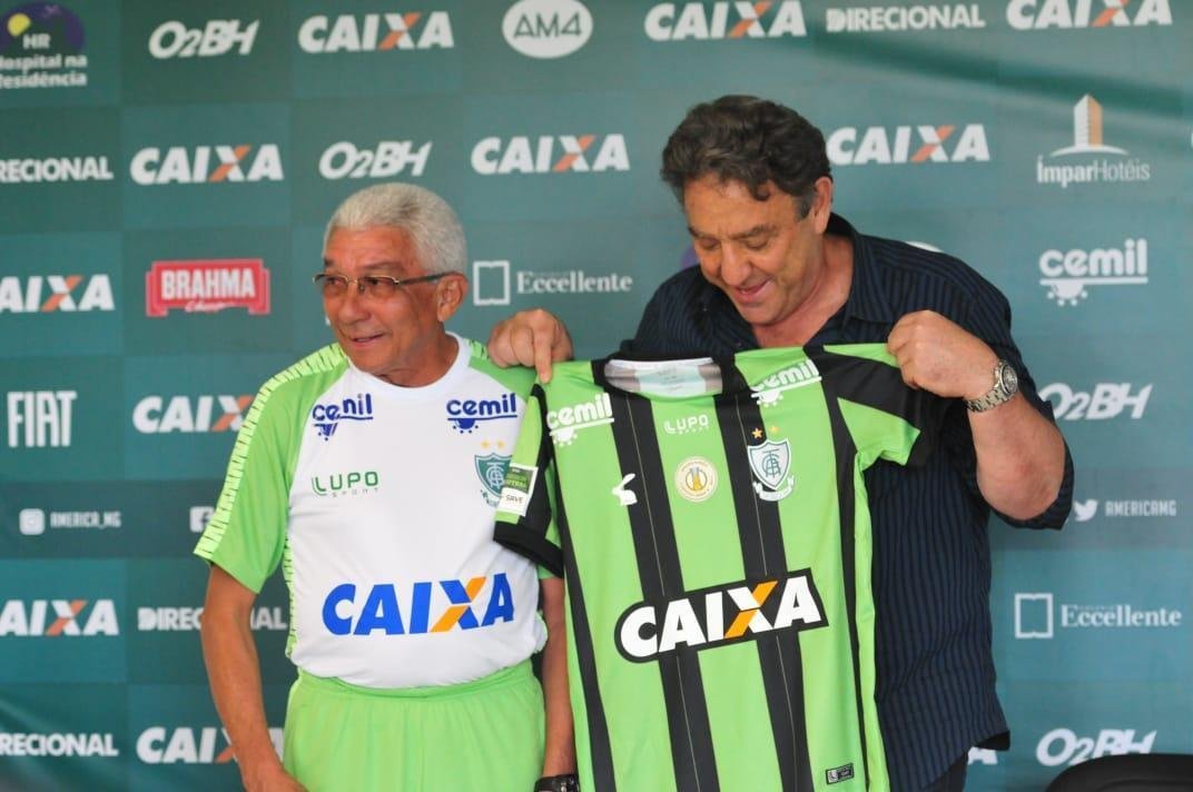 Tcnico Givanildo Oliveira foi apresentado no CT Lanna Drumond pelo presidente Marcus Salum e comandou seu primeiro treino visando ao jogo de quinta-feira, contra o Internacional, em Porto Alegre