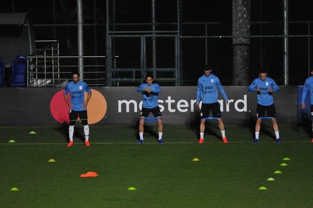 Imagens do primeiro treino da Seleo Uruguaia no Sesc Venda Nova, em Belo Horizonte