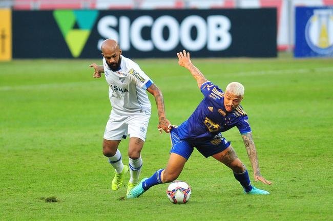 Com gols de Marcos Serrato e Renato (2), o Ava venceu o Cruzeiro por 3 a 0, neste sbado, no Mineiro, pela 12 rodada da Srie B