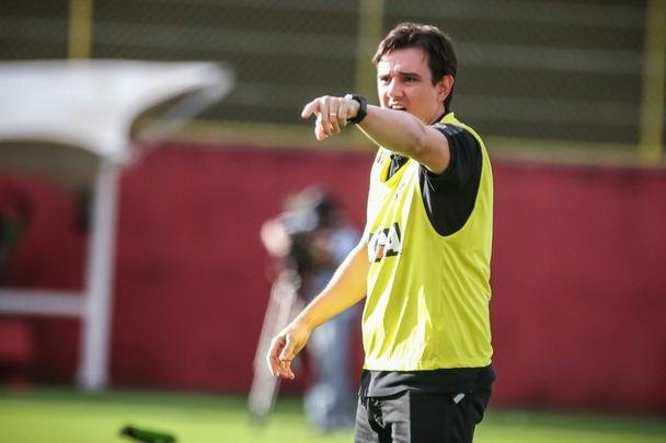 Equipes se enfrentaram no Barradão, pela 21ª rodada do Campeonato Brasileiro