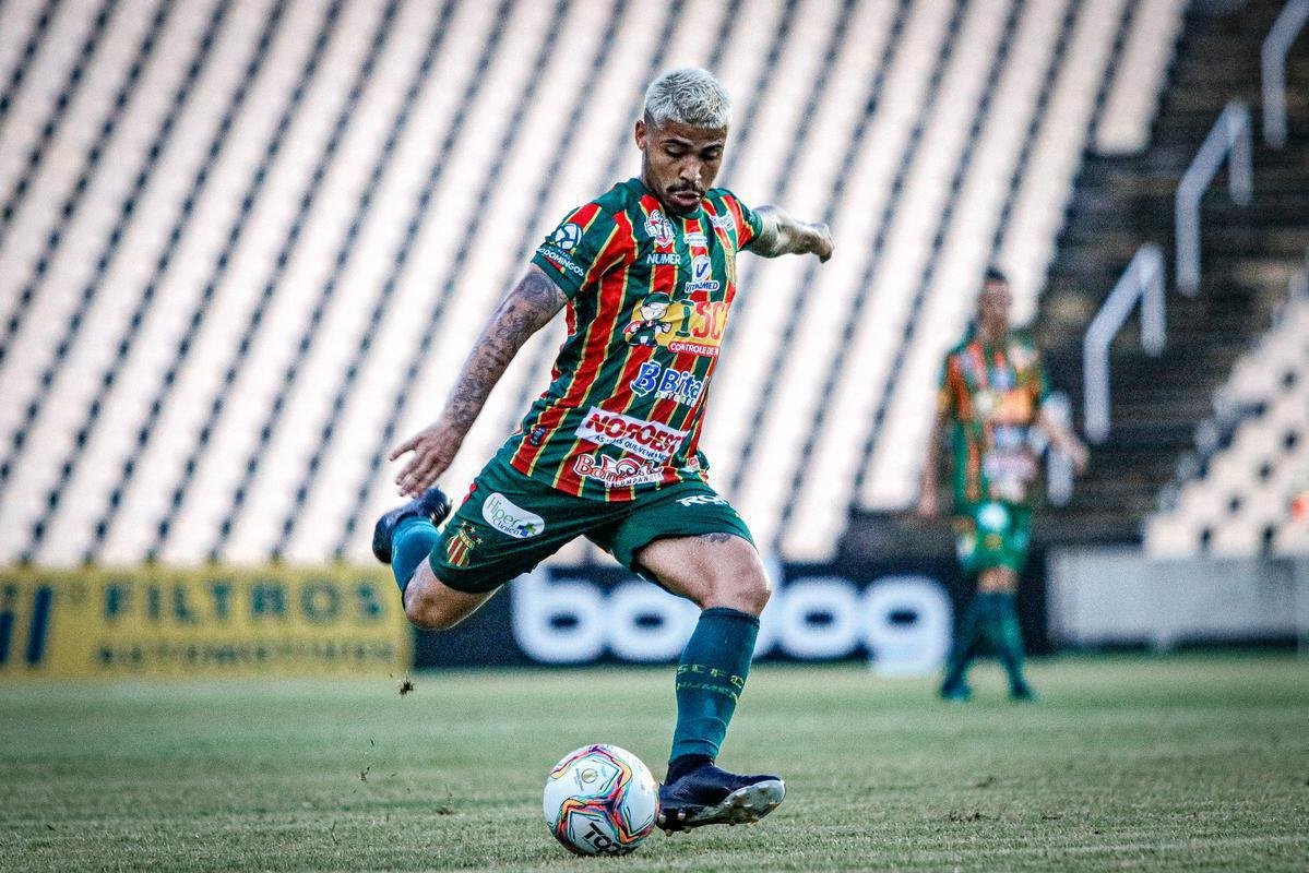 Marcinho - participou de 13 gols do Sampaio Corrêa na Série B - oito em finalizações e cinco dando assistências. O meia de 25 anos tem qualidade em chutes de média distância e na bola parada.