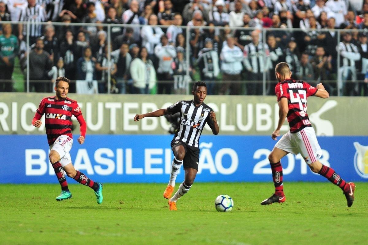 Galo pressionou no segundo tempo, mas levou gol em contragolpe: verton Ribeiro fez aps passe de Vincius Jnior: 1 a 0 Flamengo