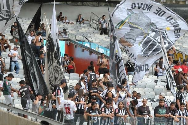 Fotos da torcida do Atltico na primeira final do Mineiro, contra o Cruzeiro, no Mineiro