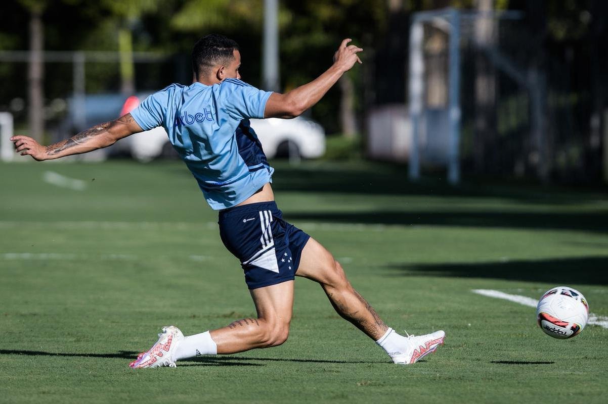 Imagens do treino do Cruzeiro nesta sexta-feira (22 de dezembro), na Toca da Raposa II