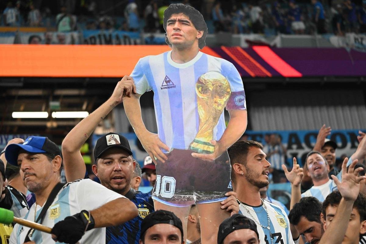 Fotos das torcidas de Argentina e Polnia durante jogo entre as duas selees pelo Grupo C da Copa do Mundo, no Estdio 974, em Doha, no Catar