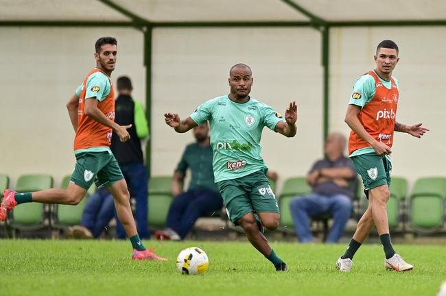 Elenco do Amrica se reapresentou no CT Lanna Drumond nesta quinta-feira, aps trs dias de folga