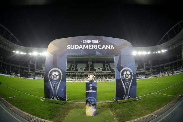 Fotos do duelo entre Botafogo e Atltico, no Estdio Nilton Santos, no Rio, pela ida das oitavas de final da Copa Sul-Americana