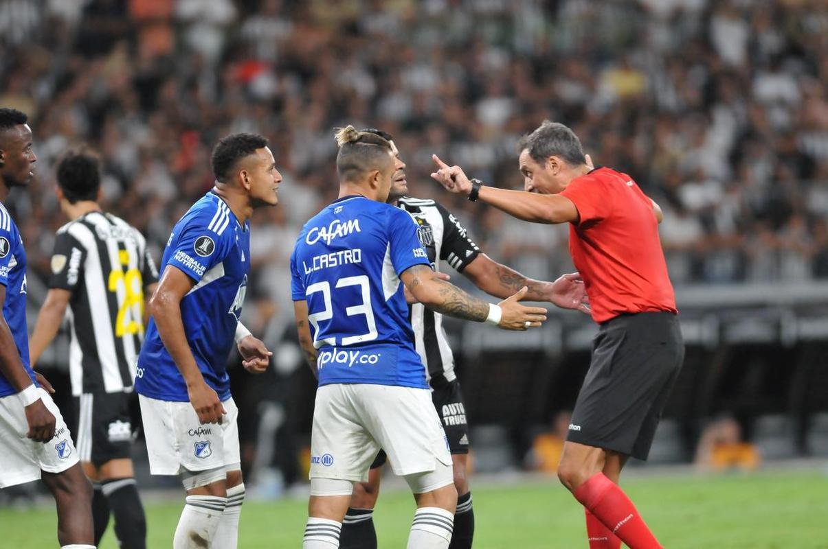 Equipes se enfrentaram na noite desta quarta-feira pela terceira fase da Copa Libertadores, no Mineiro, em Belo Horizonte