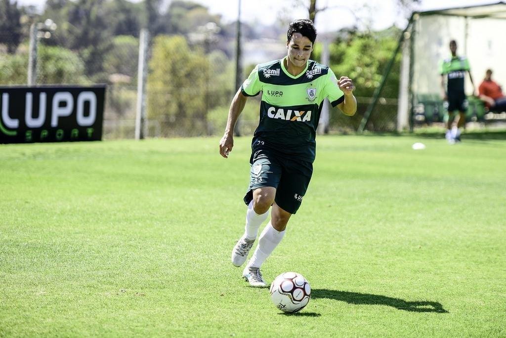 Christian, 23 anos - 13 jogos (2 no Mineiro, 1 na Copa do Brasil e 10 no Brasileiro) - 

Verstil e lutador. Christian  um coringa no meio-campo, principalmente defensivo, mas pode tambm atuar mais avanado e j foi improvisado diversas vezes na lateral. O volante teve menos oportunidades  em 2018 e era escalado, geralmente, em 'fogueiras'. Deu conta do recado, na maioria das vezes, mas tambm demonstrou fragilidade fsica e cansao. Deve ser alvo do Departamento Mdico e da comisso tcnica, assim como ocorreu com Messias h dois anos, para mostrar todo seu potencial.