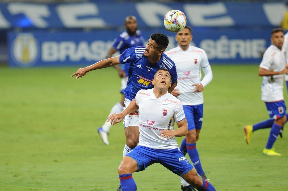 Fotos do jogo entre Cruzeiro e Paran Clube, no Mineiro, em Belo Horizonte, pela 19 rodada da Srie B do Campeonato Brasileiro