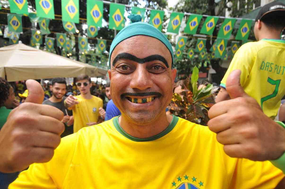 Na regio da Savassi, em BH, torcedores vibram com vitria do Brasil sobre a Sua, por 1 a 0, pela segunda rodada do Grupo G da Copa do Mundo do Catar