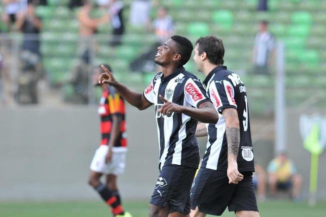 lances do primeiro tempo do jogo entre Atl�tico e Flamengo no Independ�ncia