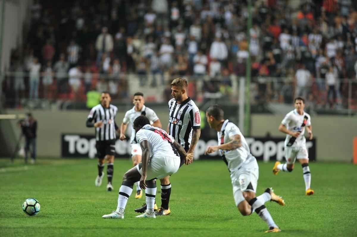 Imagens da partida entre Atltico e Vasco, no Independncia