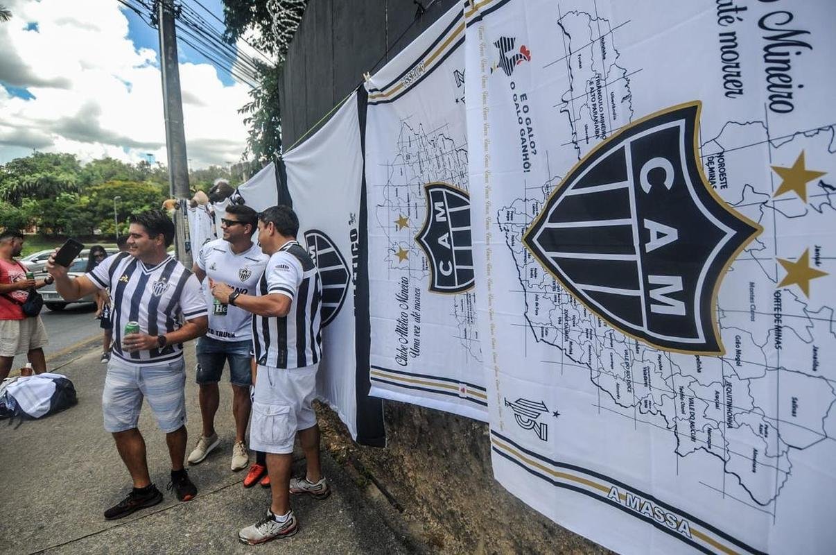 Torcida do Atltico chegou animada ao Mineiro para o jogo da taa, contra o RB Bragantino. Dia de festejar com o time o ttulo do Campeonato Brasileiro de 2021