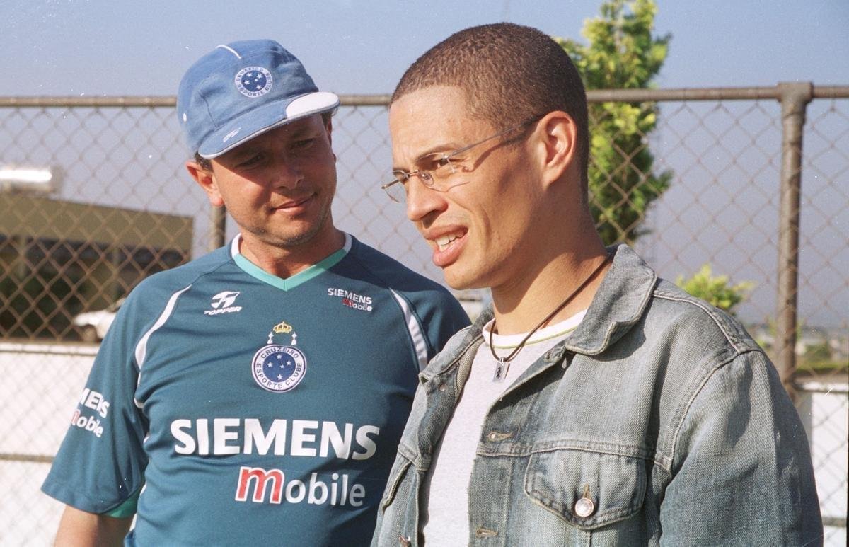 Imagens do meia Alex, campeo da Trplice Coroa com a camisa do Cruzeiro