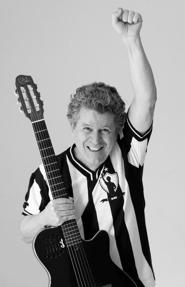 Celso Adolfo - cantor, compositor e violonista, 69 anos: 