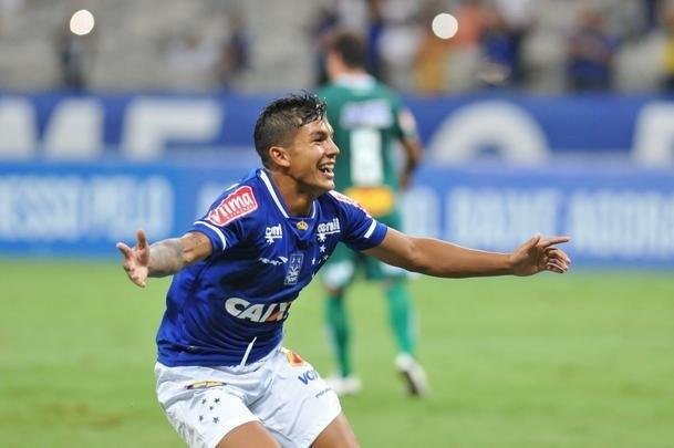 Lucas Romero marcou, de pnalti, seu primeiro gol com a camisa do Cruzeiro