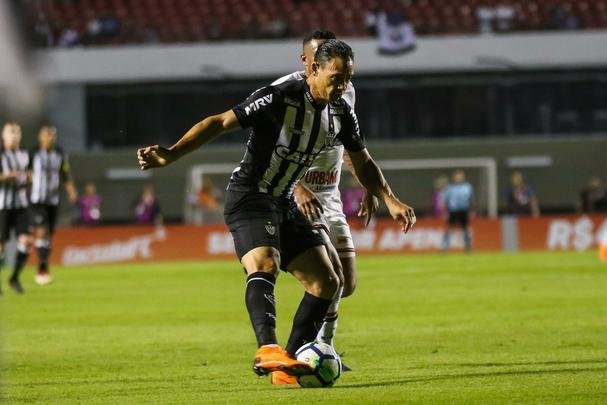 Atlético saiu atrás, conseguiu virada com Róger Guedes e Ricardo Oliveira, mas cedeu empate no Morumbi