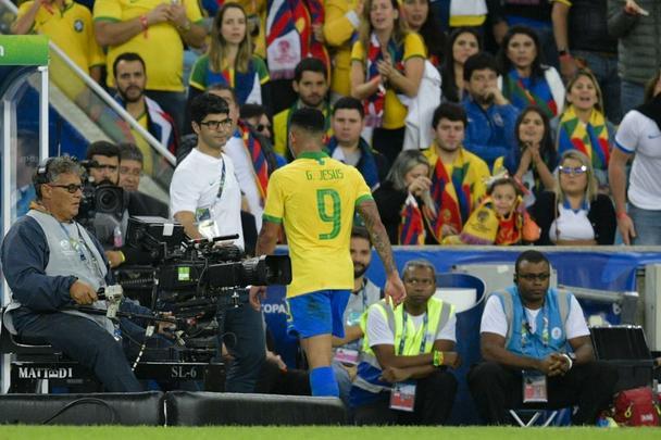 Gabriel Jesus foi expulso no segundo tempo; Seleção Peruana pressionou nos minutos finais