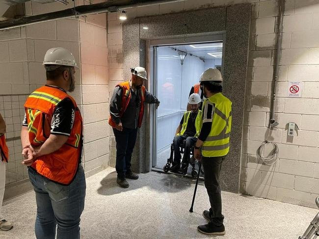 Fotos da visita feita por pessoas com deficincia na Arena MRV, nesta quinta-feira (9/2)
