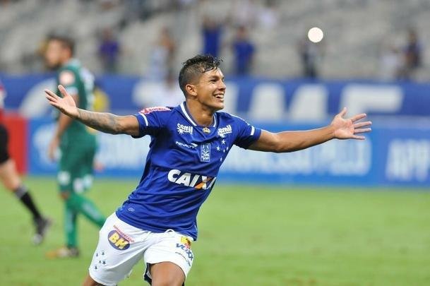 Lucas Romero marcou, de pnalti, seu primeiro gol com a camisa do Cruzeiro