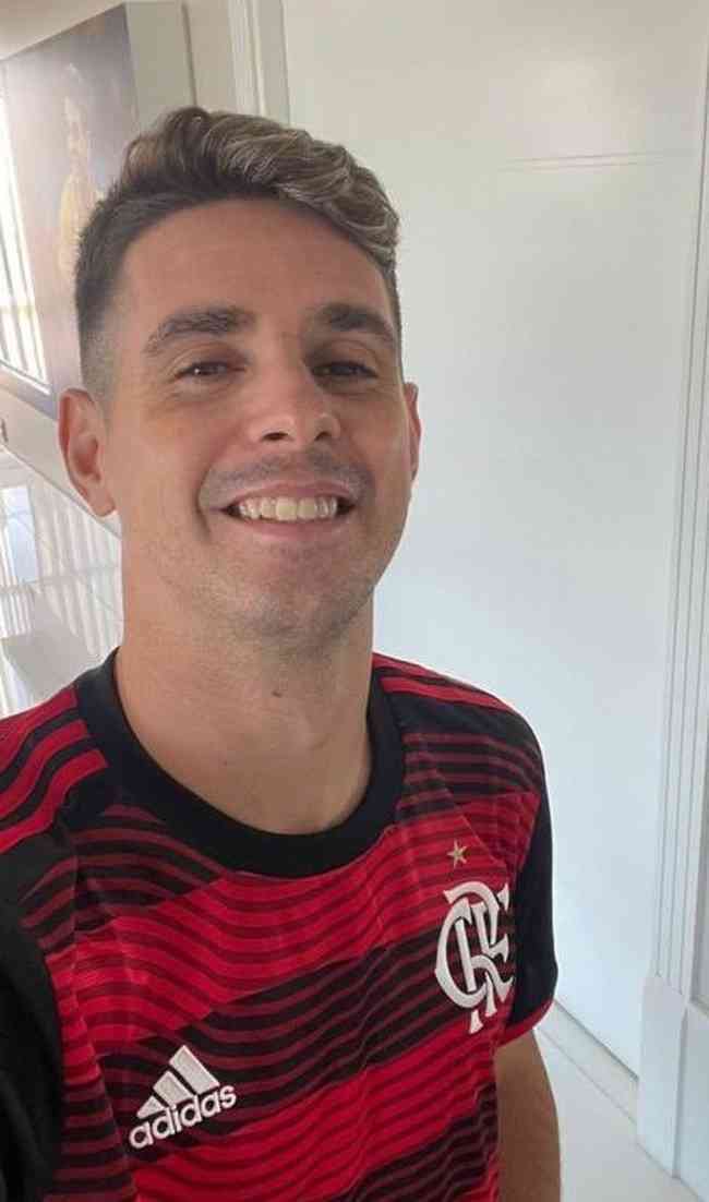 Oscar em foto com camisa do Flamengo