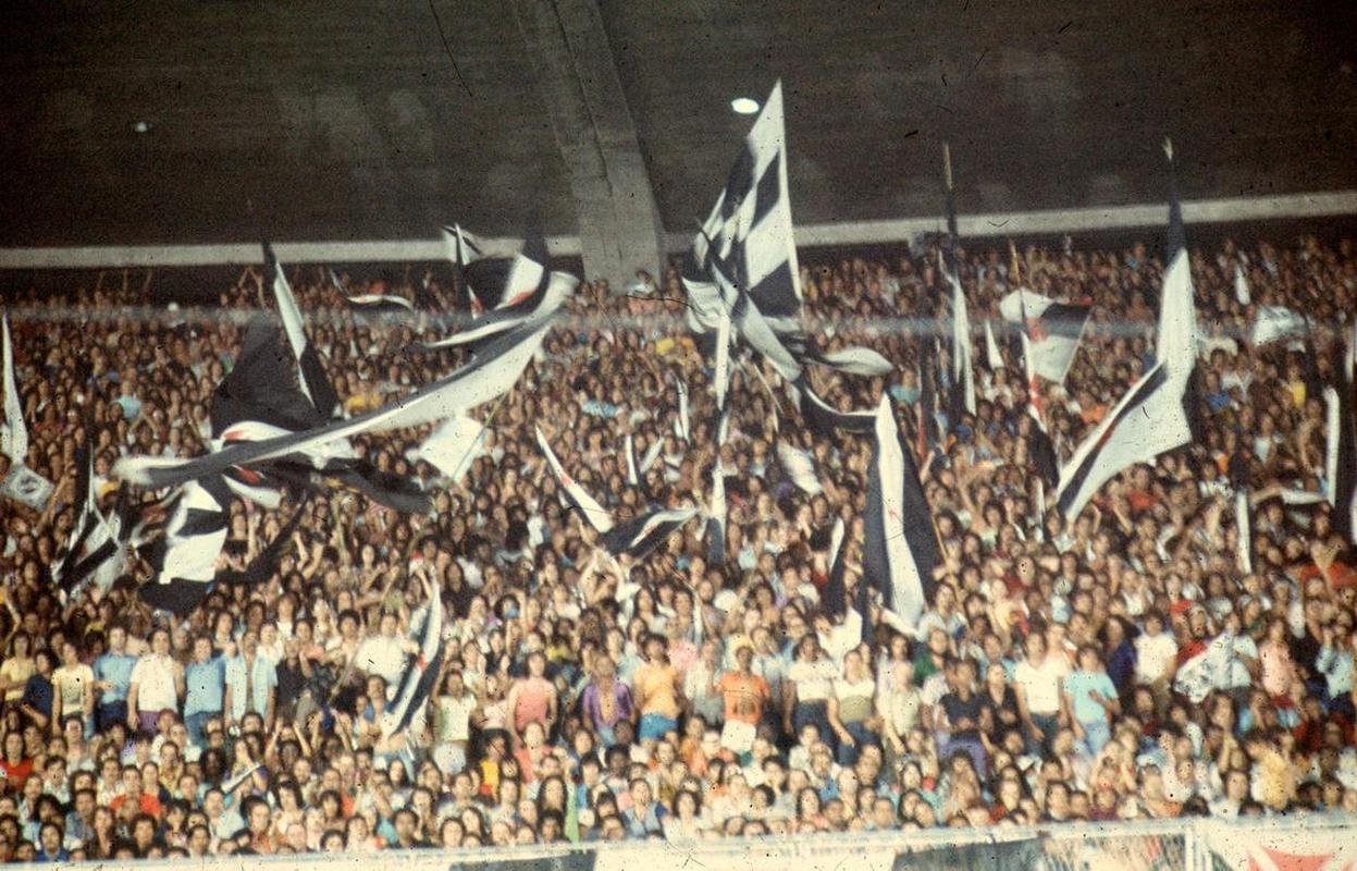 Vasco venceu Cruzeiro por 2 a 1 pela final do Campeonato Brasileiro de 1974. Partida ficou marcada por erro de rbitro Armando Marques, que anulou gol legtimo do volante celeste Z Carlos. Empate no Maracan daria ttulo aos mineiros.