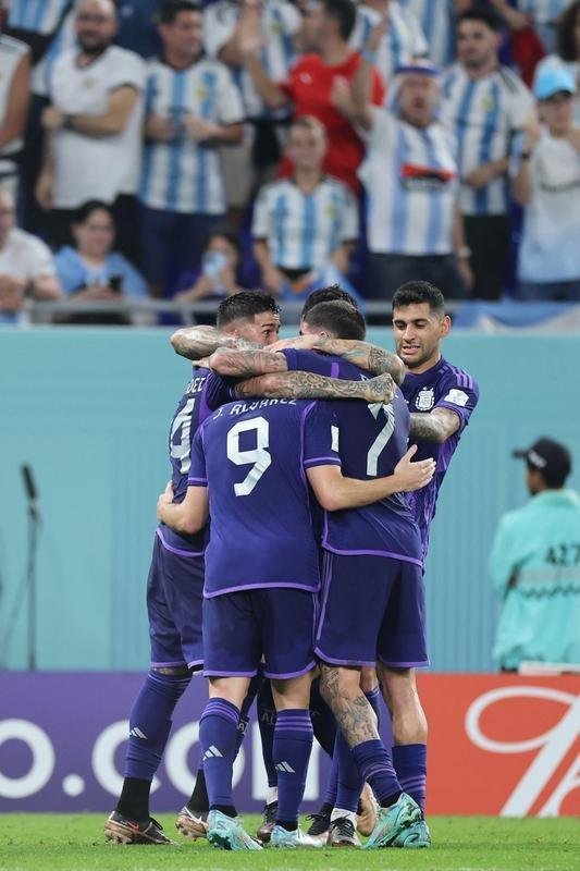 Julin lvarez marcou o segundo gol da Argentina sobre a Polnia no Estdio 974, em duelo pelo Grupo C da Copa do Mundo