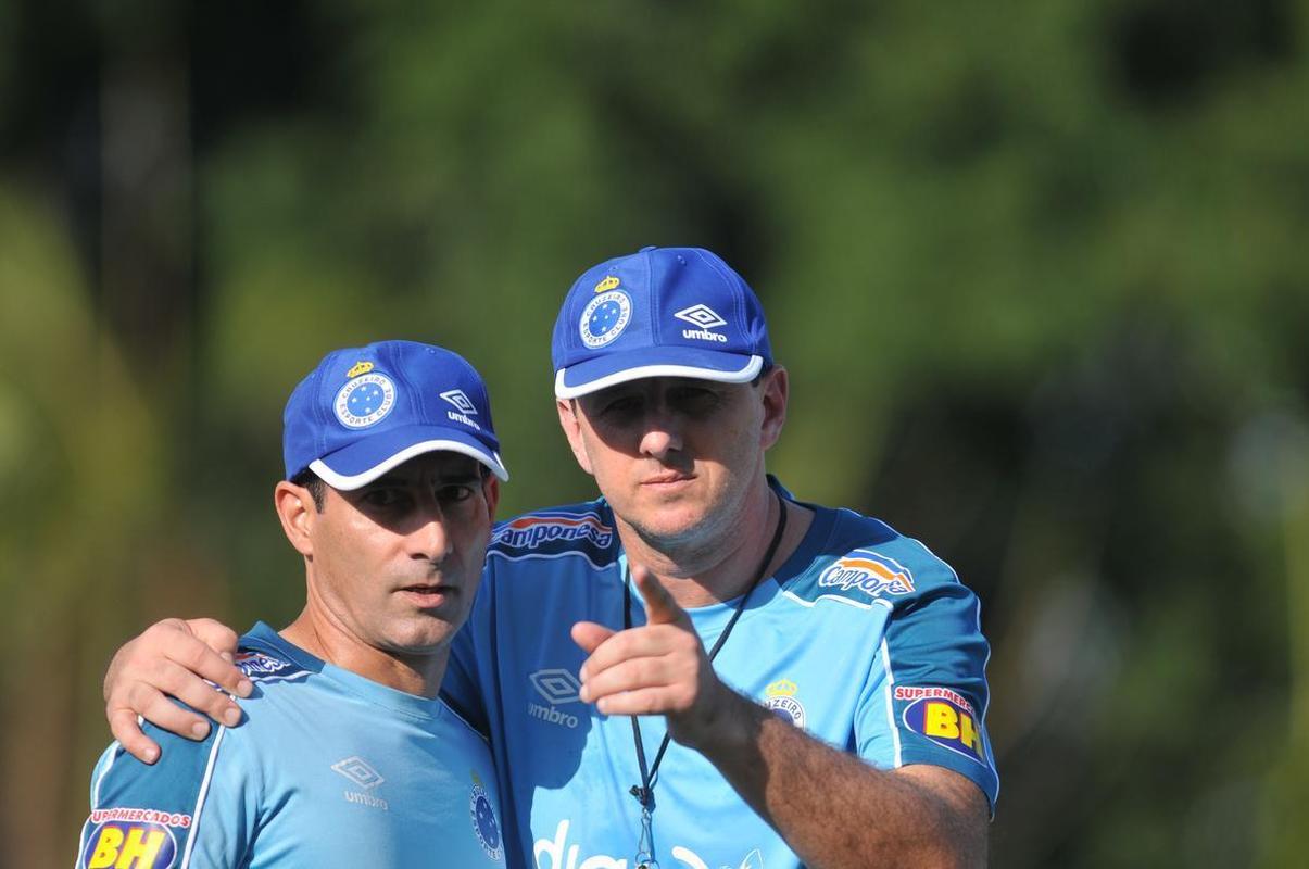 Rogrio Ceni concedeu entrevista coletiva e comandou o primeiro treinamento