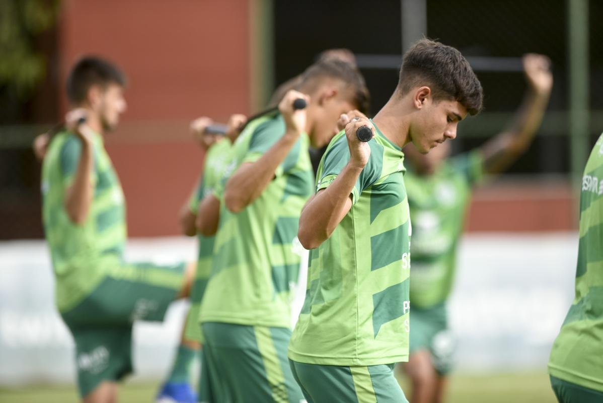 Lisca foi apresentado, conversou com jogadores e assistiu ao treino do América