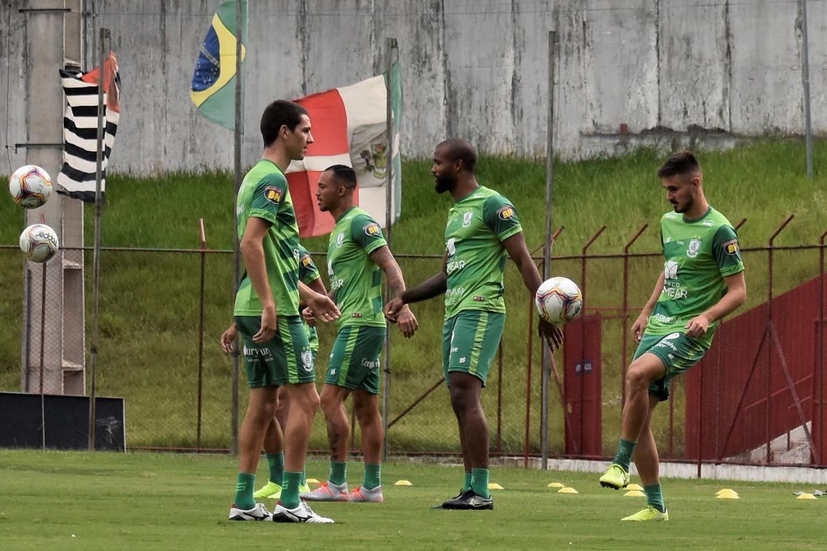 Amrica treinou nesta quinta-feira no Estdio Municipal Jos Liberatti, em Osasco, e concluiu a preparao para enfrentar o lanterna Oeste pela 24 rodada da Srie B. O duelo ser nesta sexta, s 19h15, em Barueri, na Grande So Paulo.