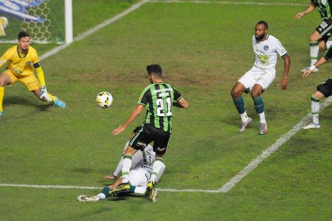 Amrica e Gois se enfrentaram no Independncia, pela 15 rodada da Srie A do Campeonato Brasileiro