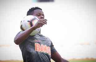 Levir Culpi comanda treino no Mineiro antes da estreia no Grupo E da Libertadores