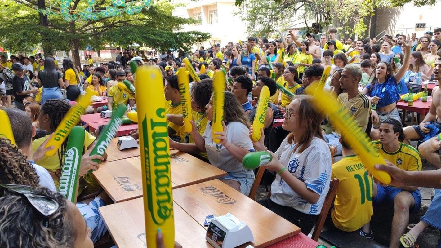 Na regio da Savassi, em BH, torcedores acompanharam o jogo entre Crocia e Brasil pelas quartas de final da Copa do Mundo