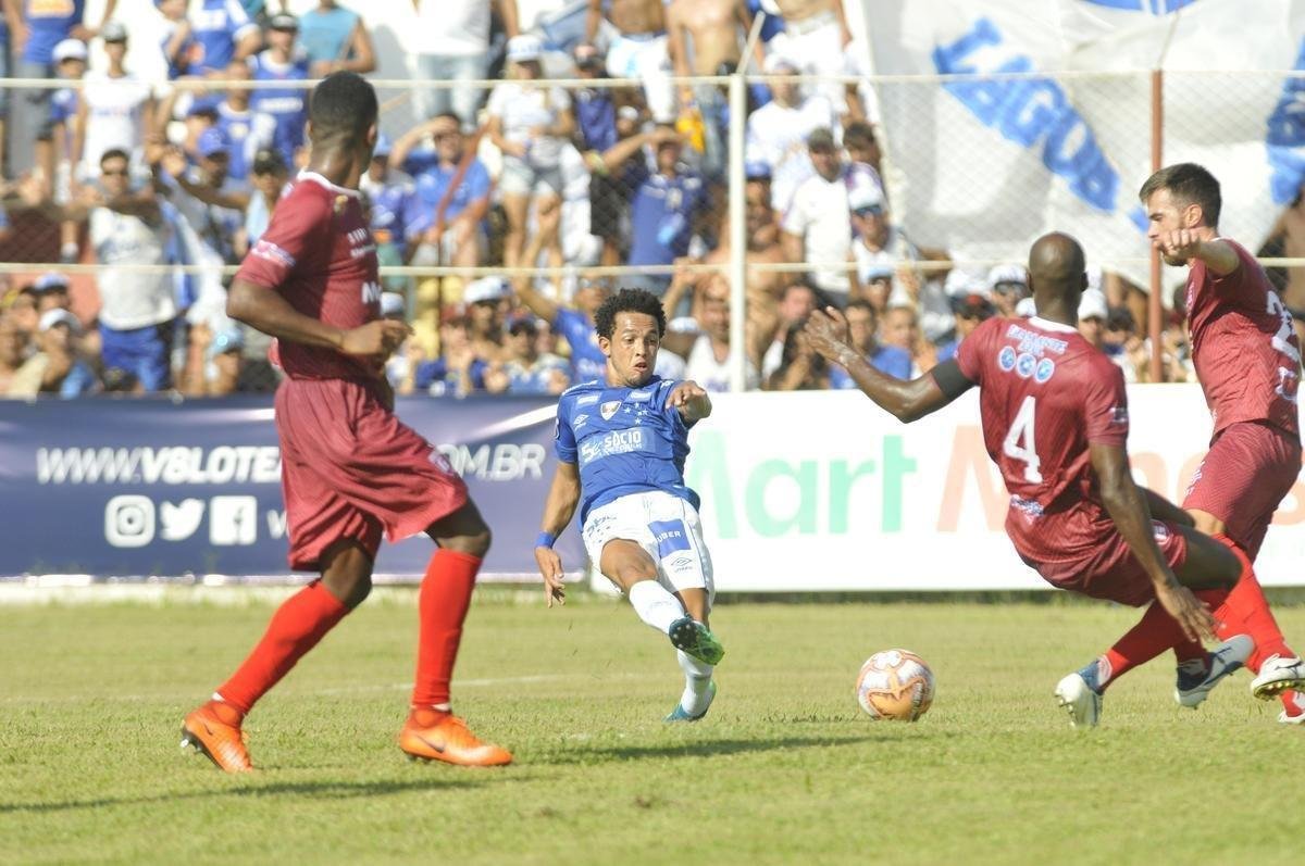 Cruzeiro abriu 2 a 1 no primeiro tempo, com gols de Raniel e Robinho; Alemo descontou para o Guarani