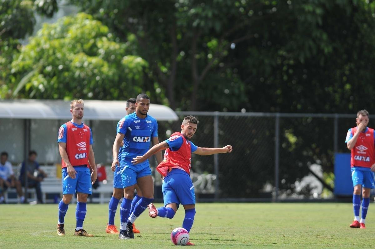 Fotos do ltimo treino do Cruzeiro antes de enfrentar a Caldense (Alexandre Guzanshe/EM D.A Press)