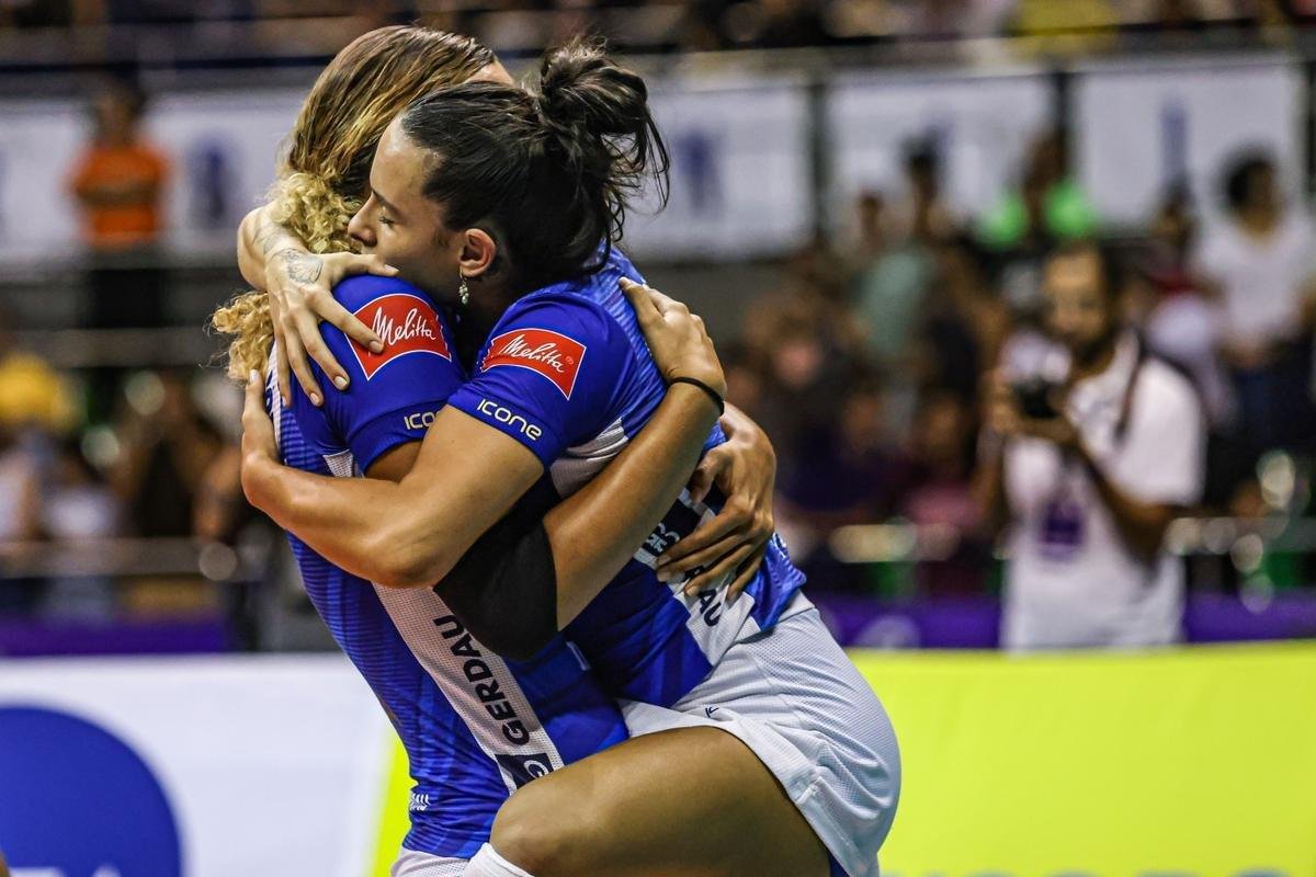 Minas venceu o Praia por 3 a 1 e faturou o tri seguido da Superliga