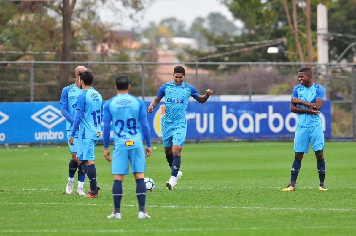 Cruzeiro iniciou preparao para clssico contra o Atltico com reservas em campo na Toca da Raposa II