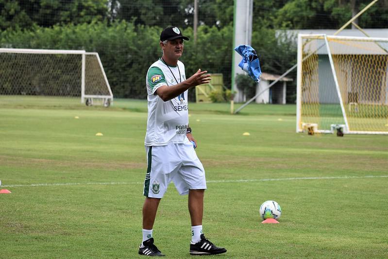 Neste domingo (15), o Amrica treinou no CT do Cuiab, em Mato Grosso, visando o confronto de volta das quartas de final da Copa do Brasil, contra o Internacional. Na primeira partida, em Porto Alegre, o Coelho venceu por 1 a 0. Agora, a equipe mineira joga por um empate, no Independncia, para avanar s semifinais da competio pela primeira vez em sua histria.