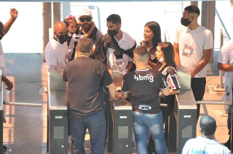 Fotos da torcida do Atltico na chegada ao Mineiro para acompanhar o jogo contra o Fluminense pela 36 rodada do Campeonato Brasileiro