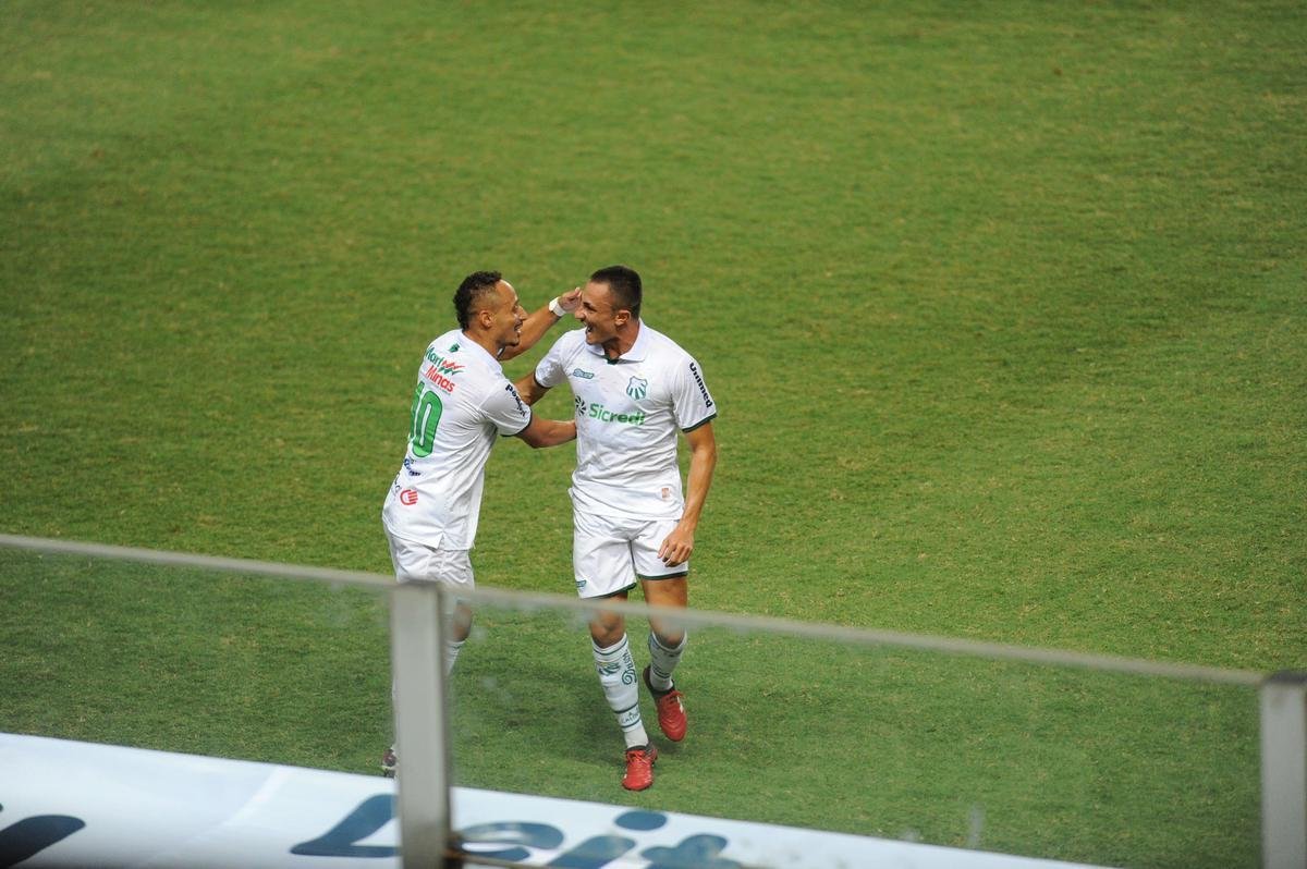 Fotos da vitria da Caldense sobre o Amrica, por 1 a 0, no Independncia, em Belo Horizonte, pela quarta rodada do Campeonato Mineiro de 2021. Atacante Amarildo marcou o nico gol da partida,