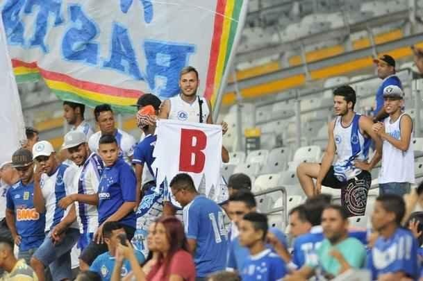 Cruzeiro e Atltico-PR jogaram no Mineiro pela terceira rodada do Grupo C da Primeira Liga